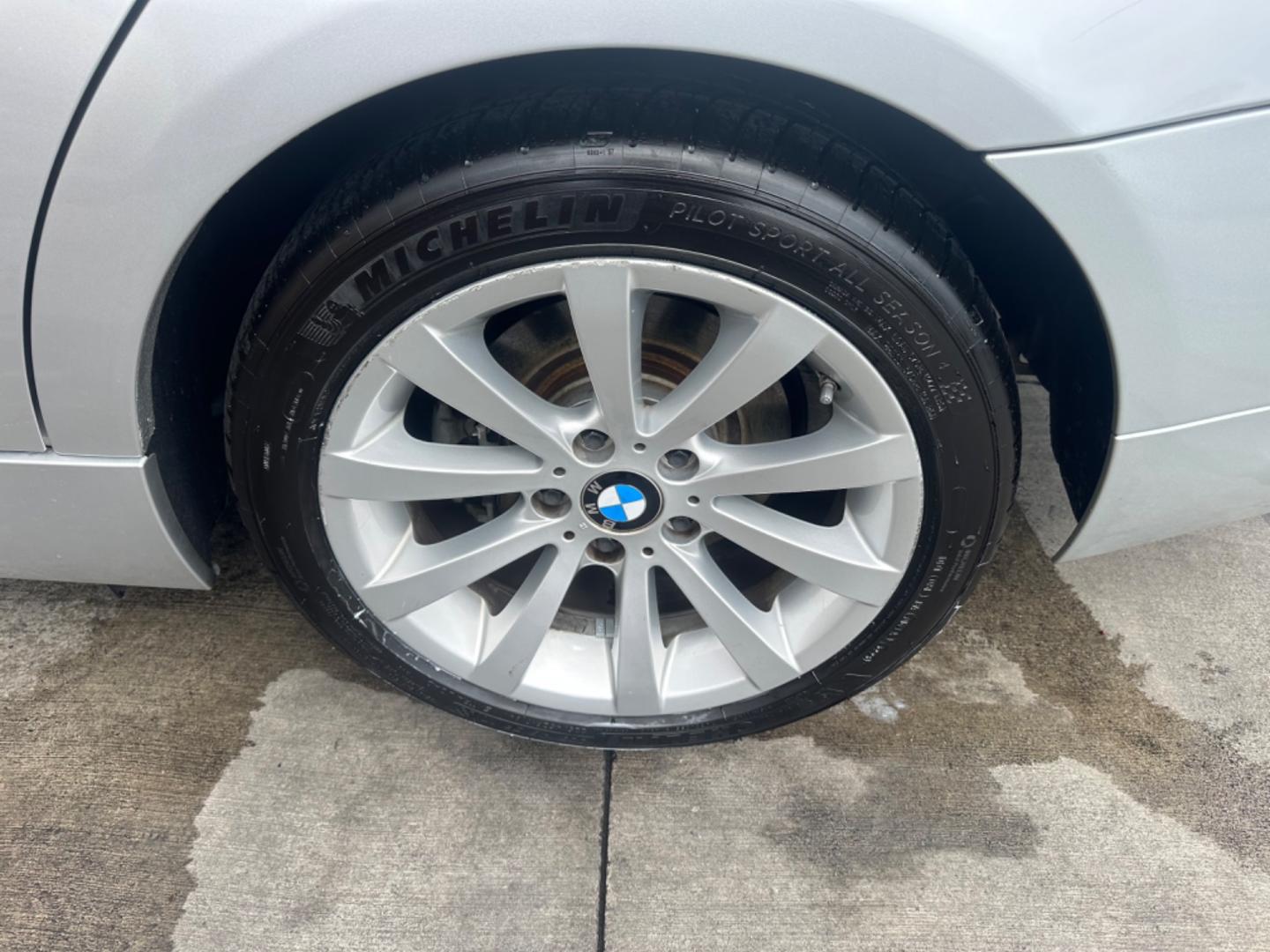 2011 Silver /Black BMW 3-Series Letther (WBAPH5G50BN) with an 6 Cylinder engine, Automatic transmission, located at 30 S. Berkeley Avenue, Pasadena, CA, 91107, (626) 248-7567, 34.145447, -118.109398 - Looking for a dependable, stylish ride in Pasadena, CA, but struggling with bad credit? Look no further than this stunning 2011 BMW 3-Series 328i SA SULEV available at our dealership. We understand the challenges of securing auto financing with less than perfect credit, which is why we offer in-hous - Photo#21